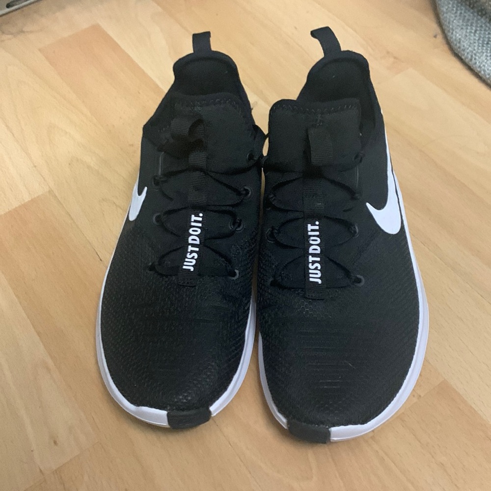 Women’s Nike sneaker 7.5